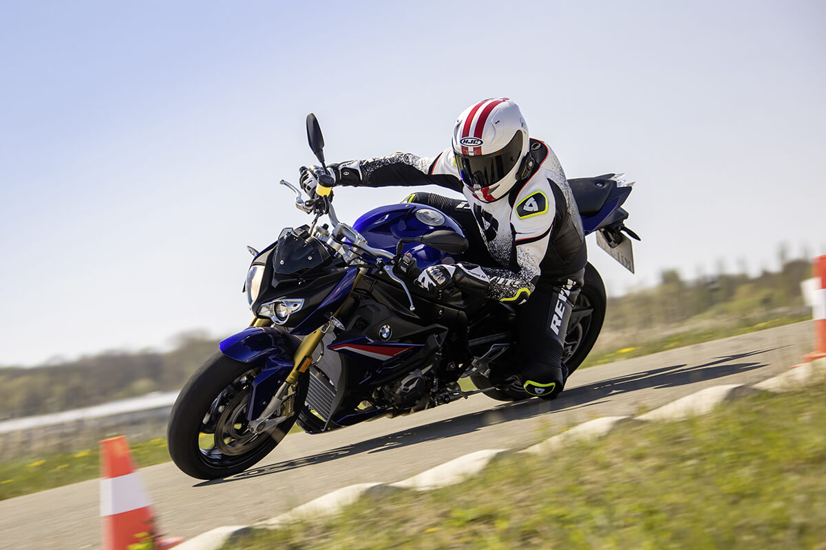 ADAC-FSZ-Hannover-Laatzen-Contidrom-Motorrad-Kurven-Aufbautraining